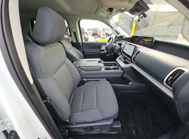 Certified 2025 Ford Expedition Active AWD/4WD image 7