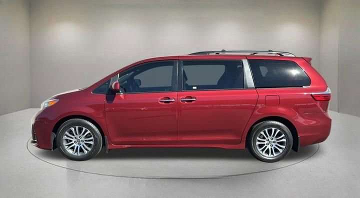 Used 2020 Toyota Sienna XLE w/ XLE Navigation Package image 4