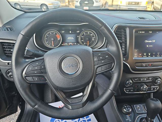 Used 2019 Jeep Cherokee Trailhawk w/ Comfort/Convenience Group AWD/4WD image 15