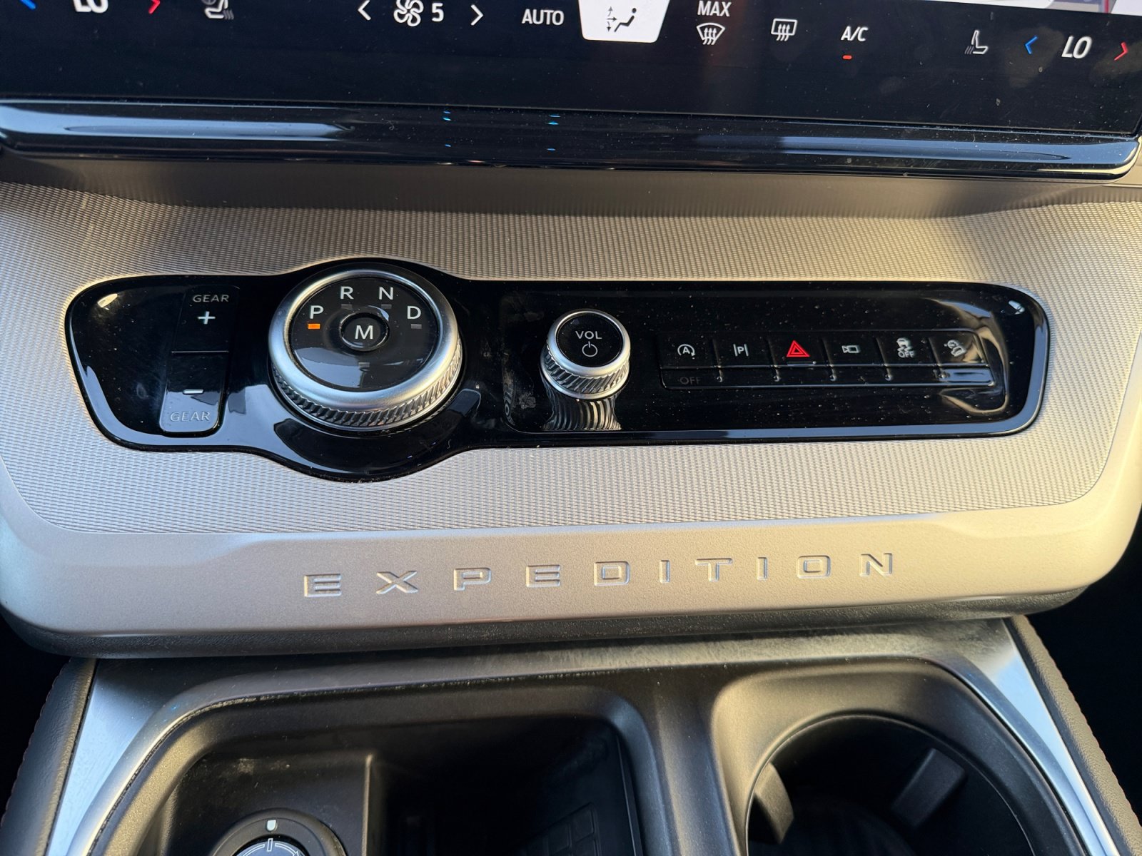Certified 2025 Ford Expedition Active AWD/4WD image 24