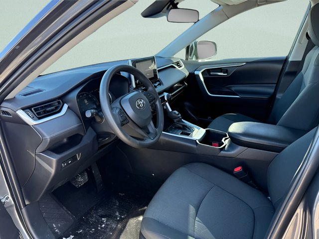 Used 2023 Toyota RAV4 XLE AWD/4WD image 4