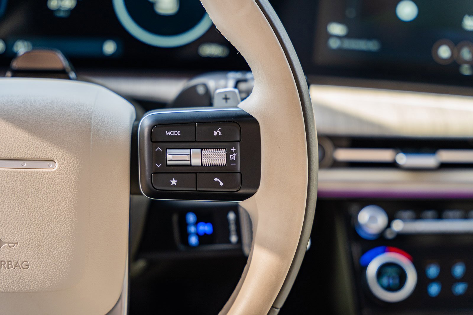 Used 2025 Hyundai Santa Fe Calligraphy w/ Tow & Go Package image 41