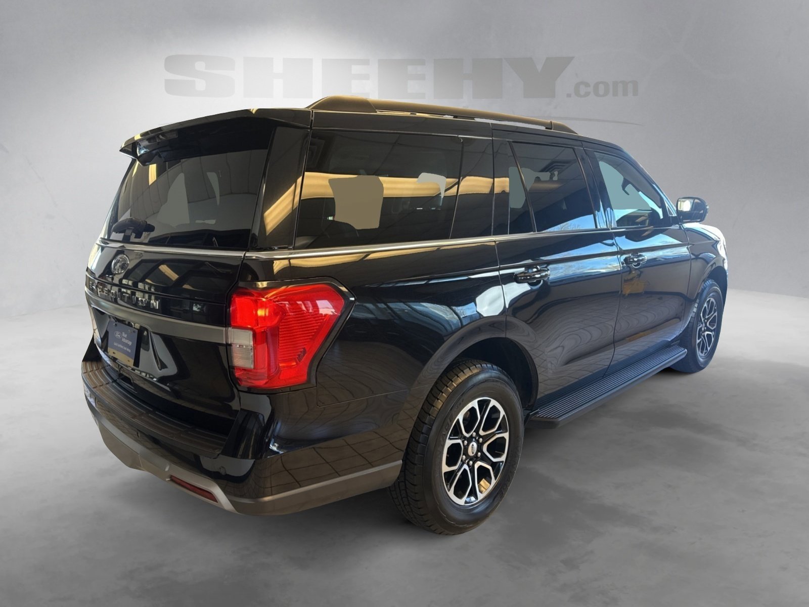 Certified 2024 Ford Expedition XLT image 5