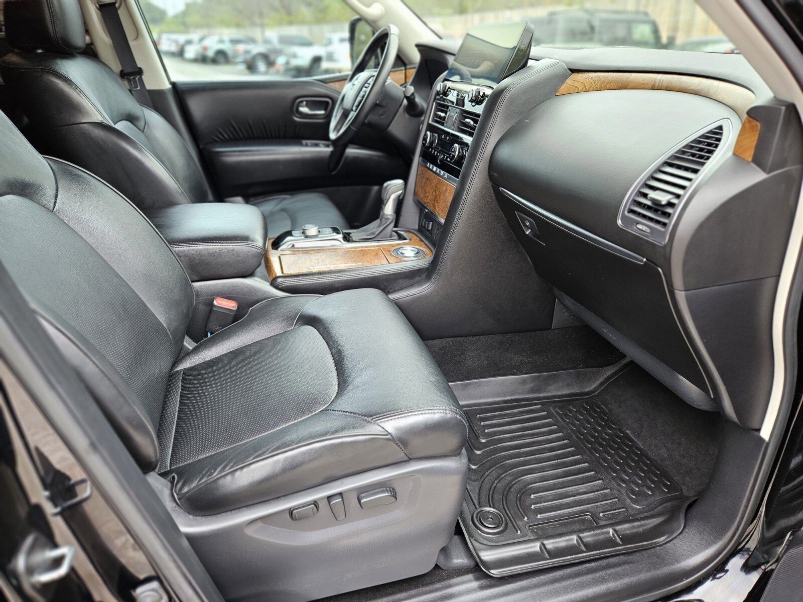 Used 2022 Nissan Armada SL w/ Captain's Chairs Package image 12
