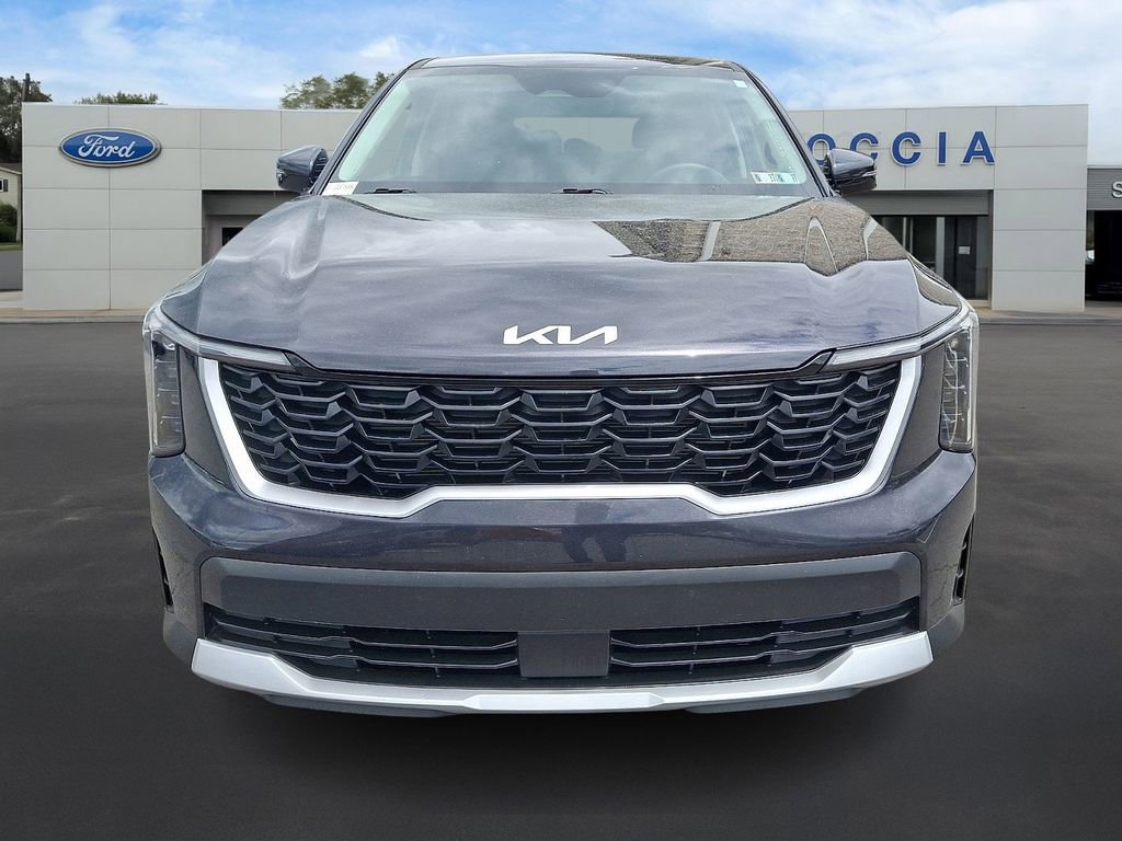 Used 2025 Kia Sorento LX FWD image 2