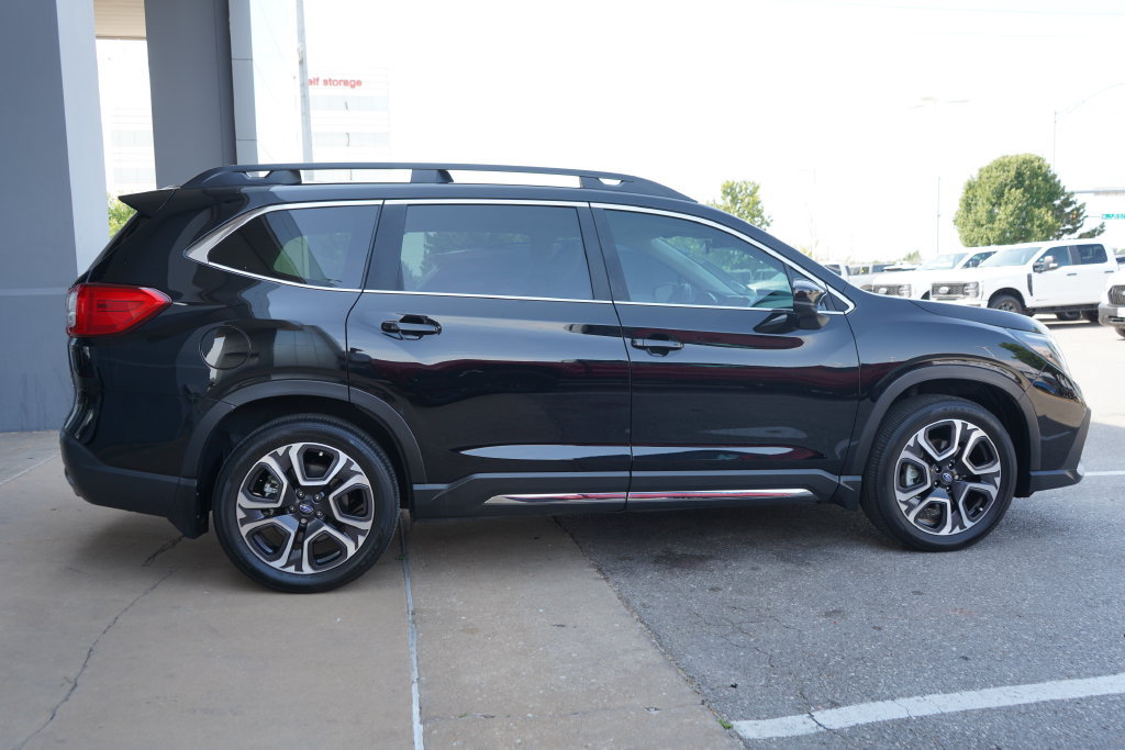 Used 2025 Subaru Ascent Limited w/ Popular Package #1 AWD/4WD image 10