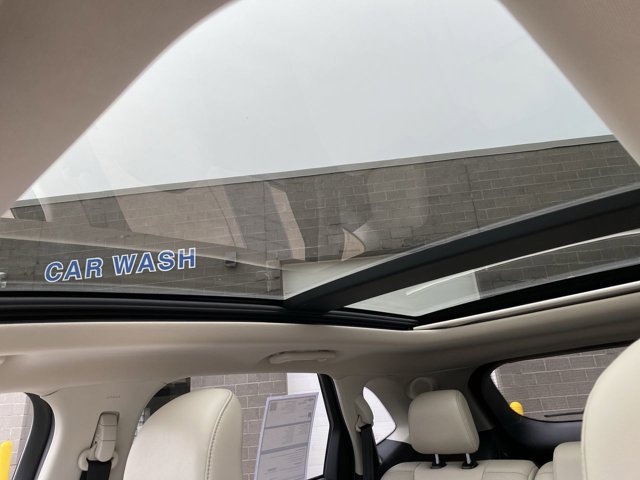Certified 2018 Ford Edge Titanium w/ Equipment Group 301A AWD/4WD image 21
