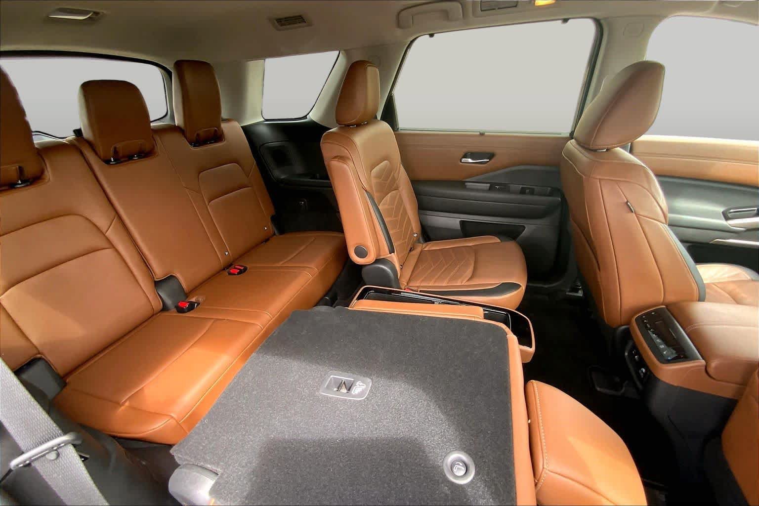 Used 2022 Nissan Pathfinder Platinum w/ Cargo Package FWD image 20
