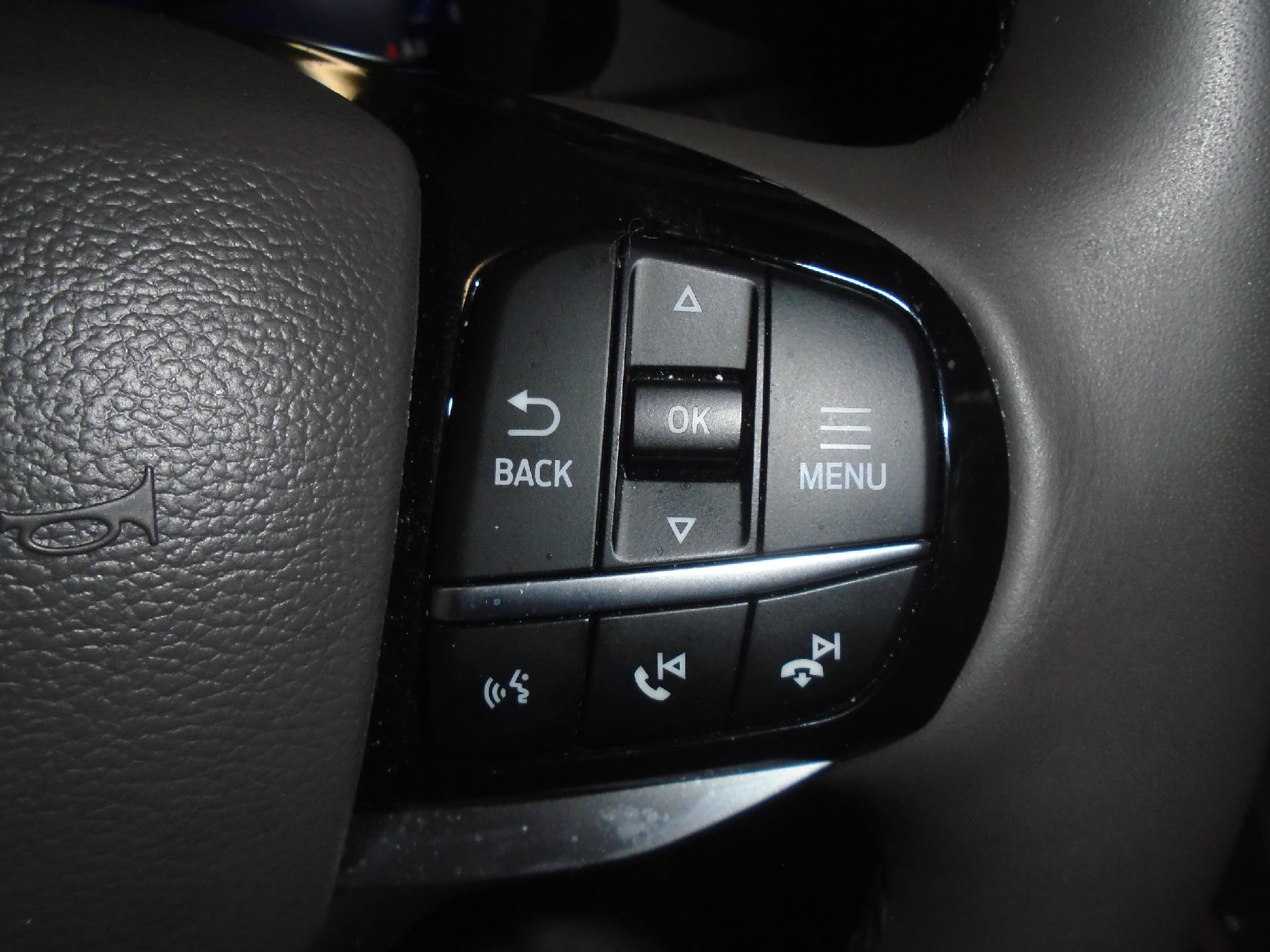 Certified 2023 Ford Explorer Platinum w/ Technology Package AWD/4WD image 11