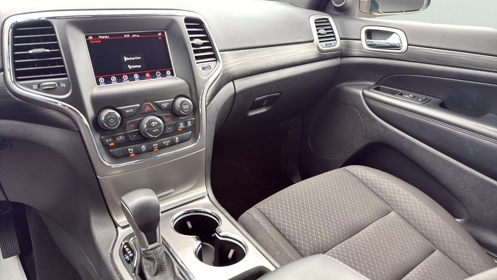Used 2021 Jeep Grand Cherokee Laredo RWD image 19
