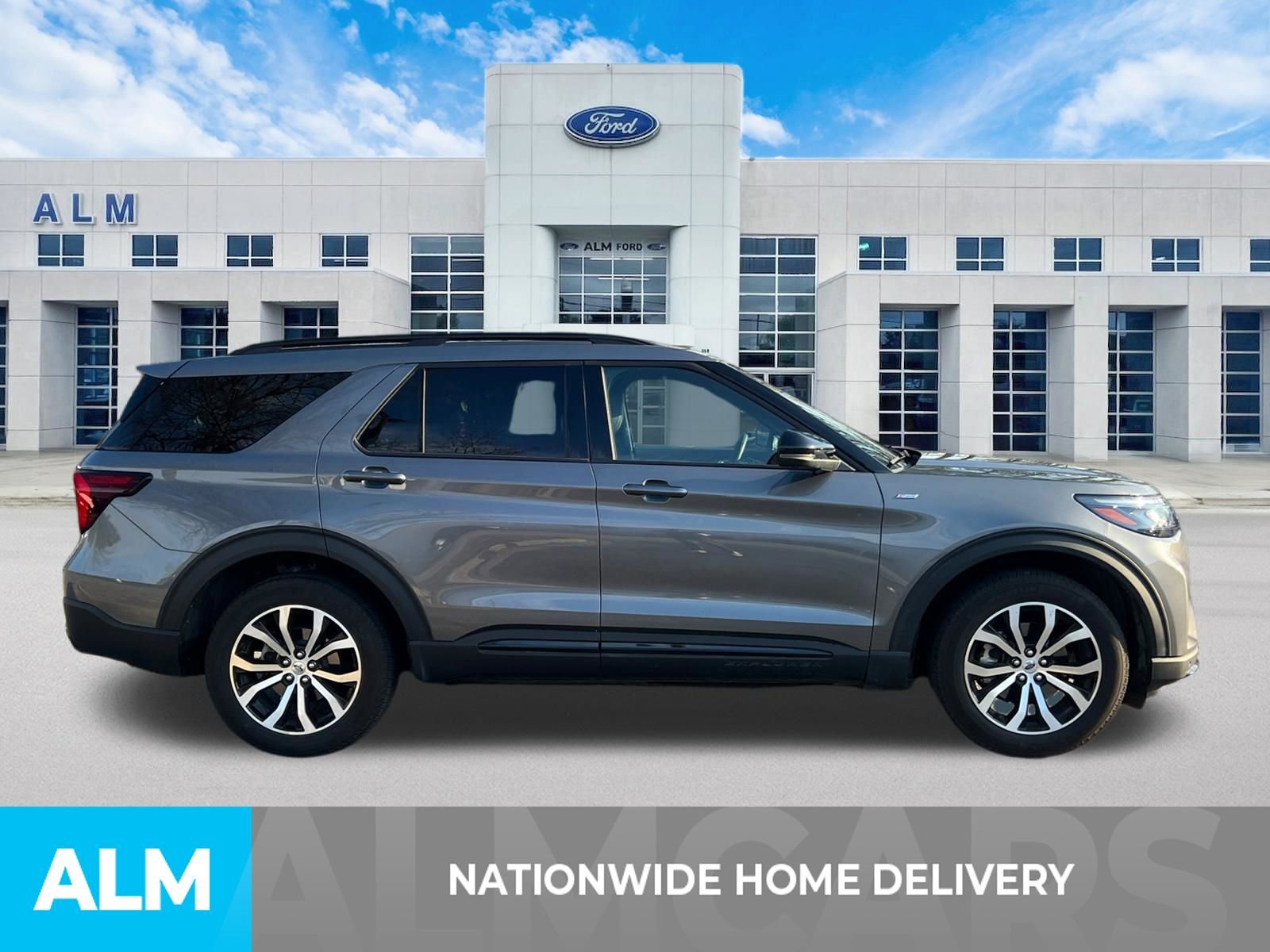 Certified 2025 Ford Explorer ST-Line AWD/4WD image 4