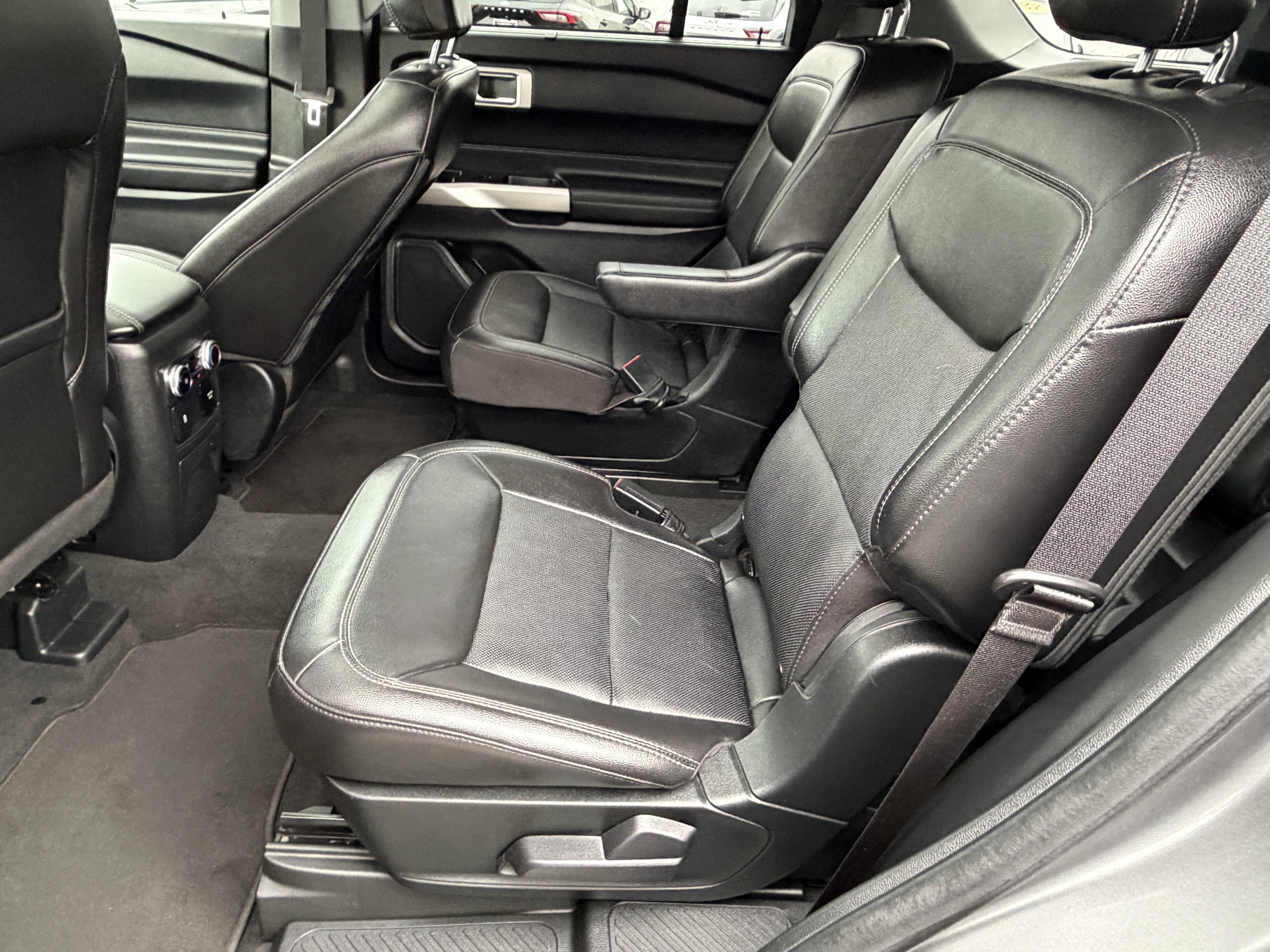 Certified 2023 Ford Explorer Limited w/ Hybrid Equipment Group 310A image 20