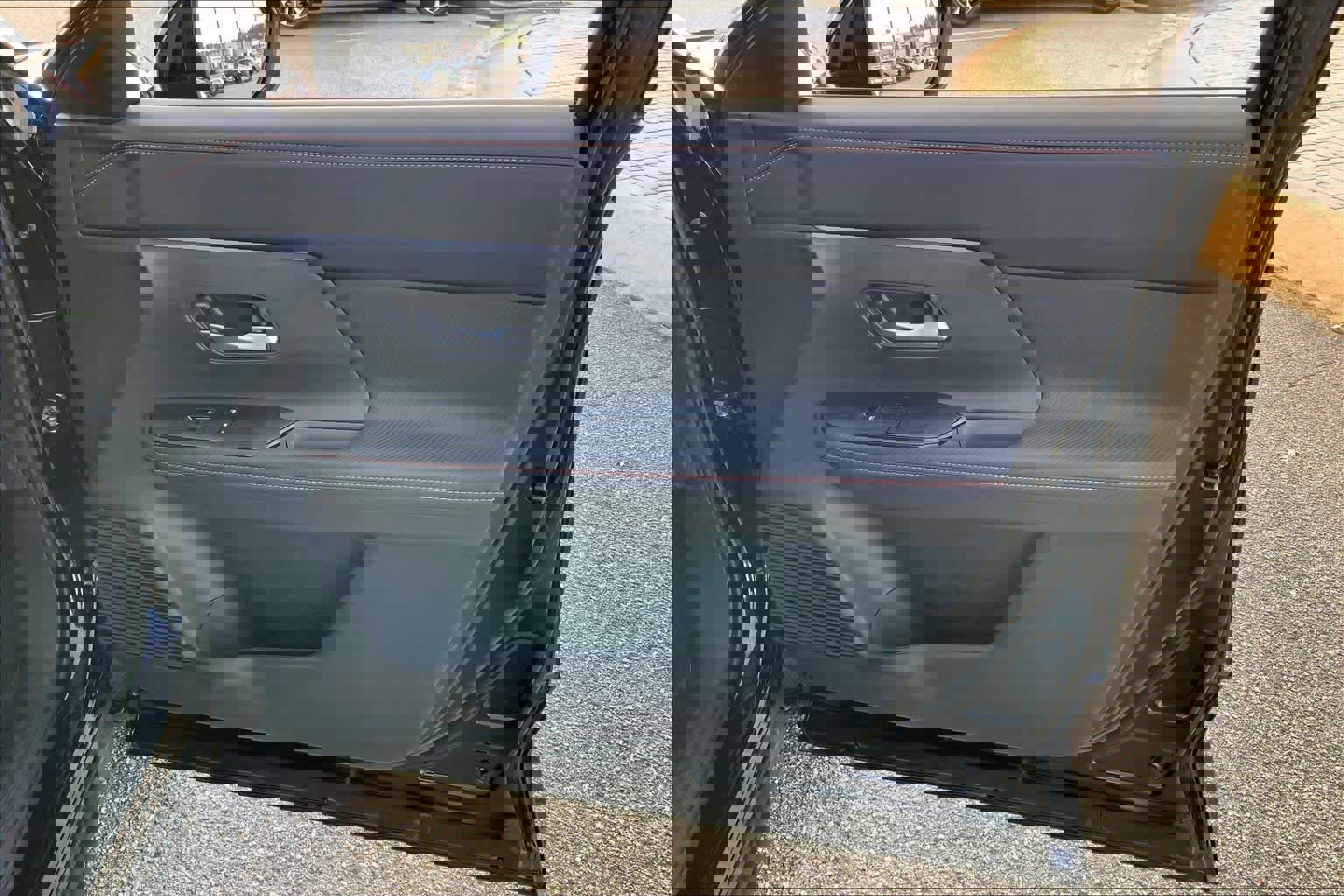 Used 2025 Nissan Kicks SR image 22