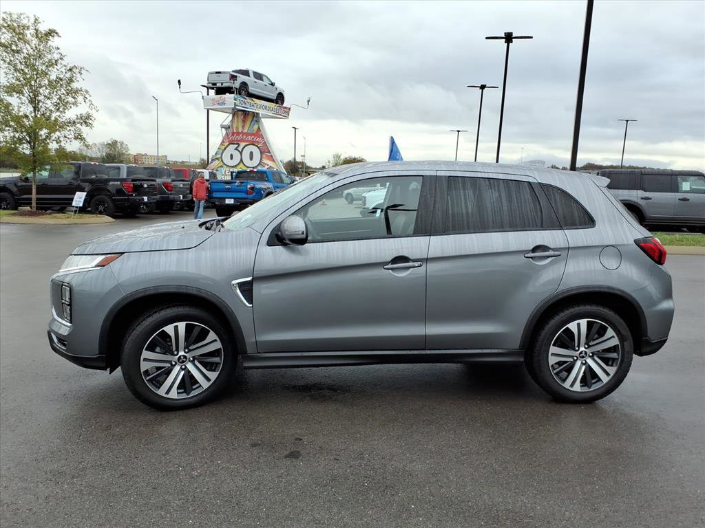 Used 2024 Mitsubishi Outlander Sport SE image 2