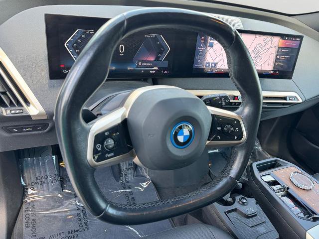 Used 2023 BMW iX xDrive50 w/ Premium Package AWD/4WD image 17