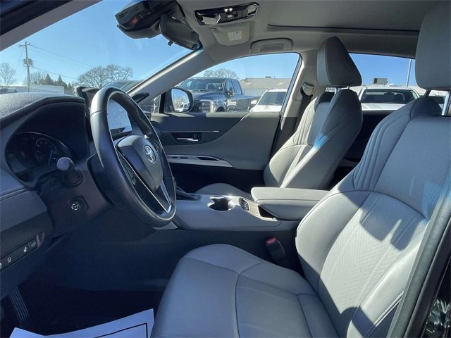 Used 2021 Toyota Venza Limited image 19
