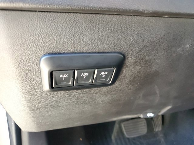 Used 2024 Chevrolet Colorado Z71 w/ Z71 Convenience Package 2 image 18