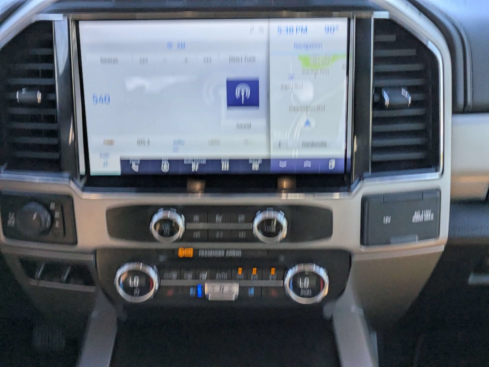 Certified 2022 Ford F250 Lariat w/ Lariat Value Package AWD/4WD image 19