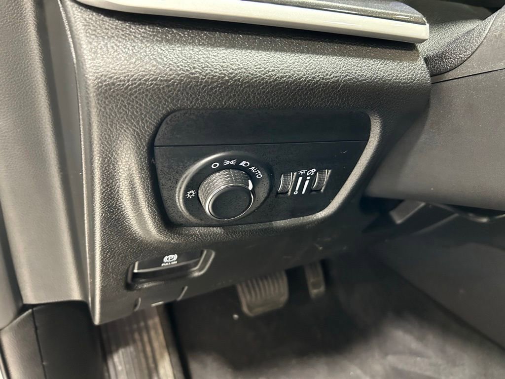 Used 2023 Jeep Grand Cherokee L Laredo AWD/4WD image 14