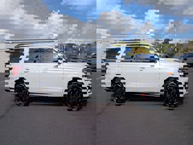 Certified 2024 Ford Expedition Limited image 5