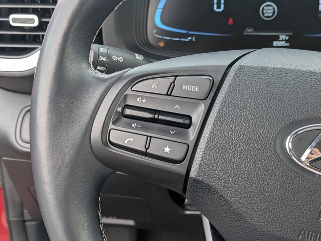 Used 2025 Hyundai Venue Limited FWD image 17