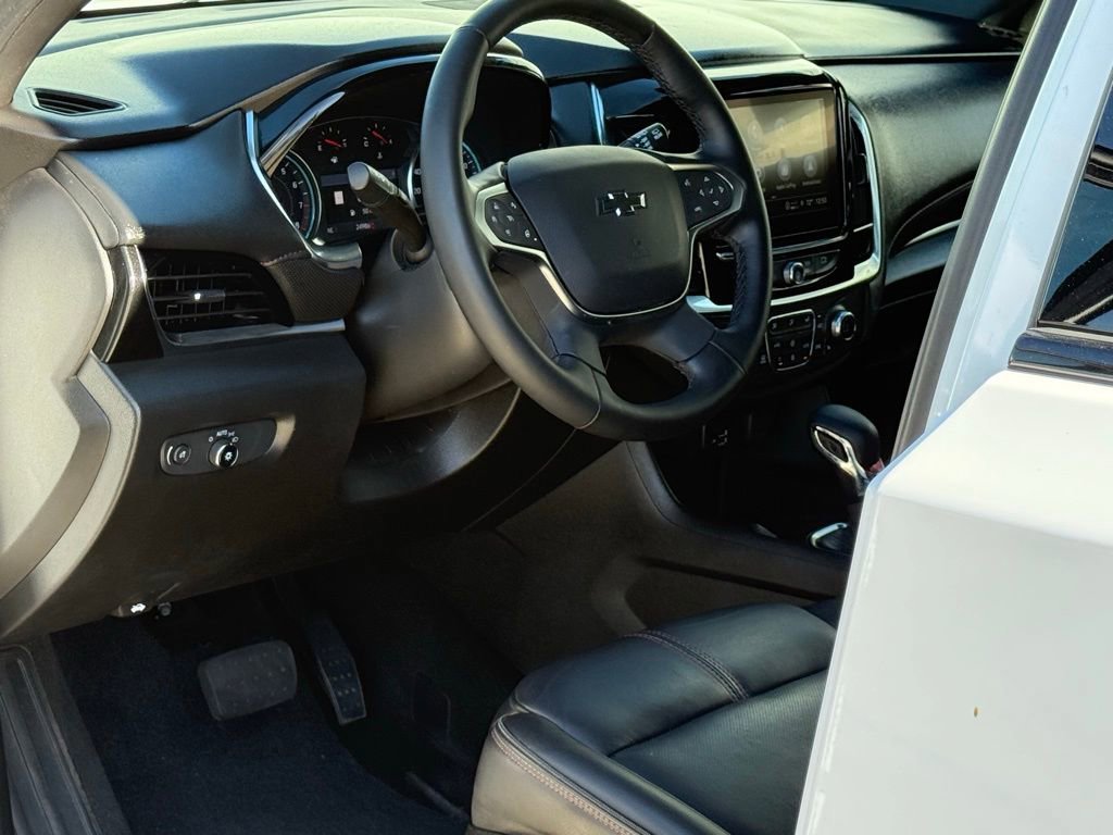 Used 2023 Chevrolet Traverse RS image 7