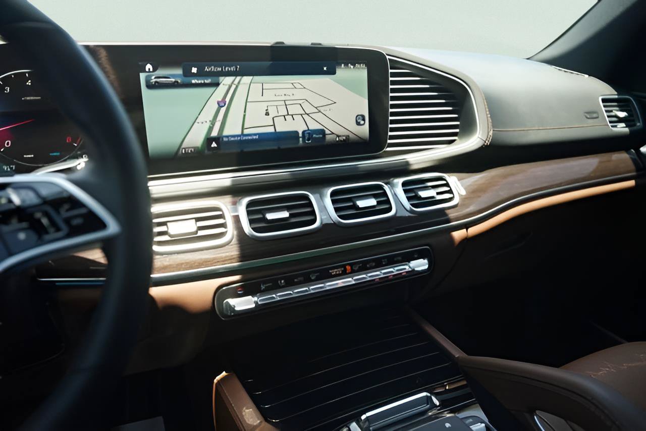 Used 2025 Mercedes-Benz GLS 450 4MATIC image 29