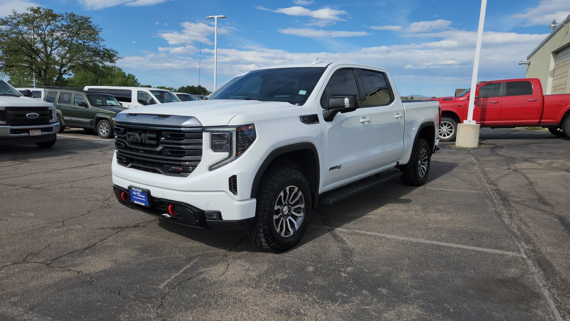 Used 2023 GMC Sierra 1500 AT4 w/ Technology Package AWD/4WD image 3