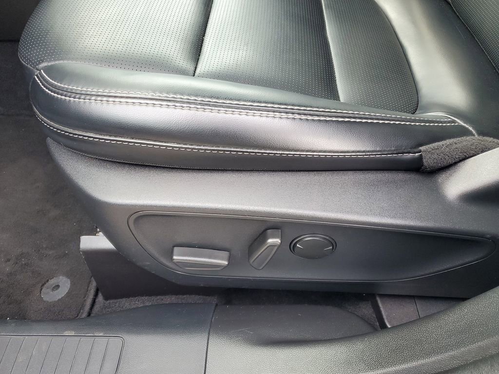 Certified 2025 Ford Escape Platinum AWD/4WD image 10