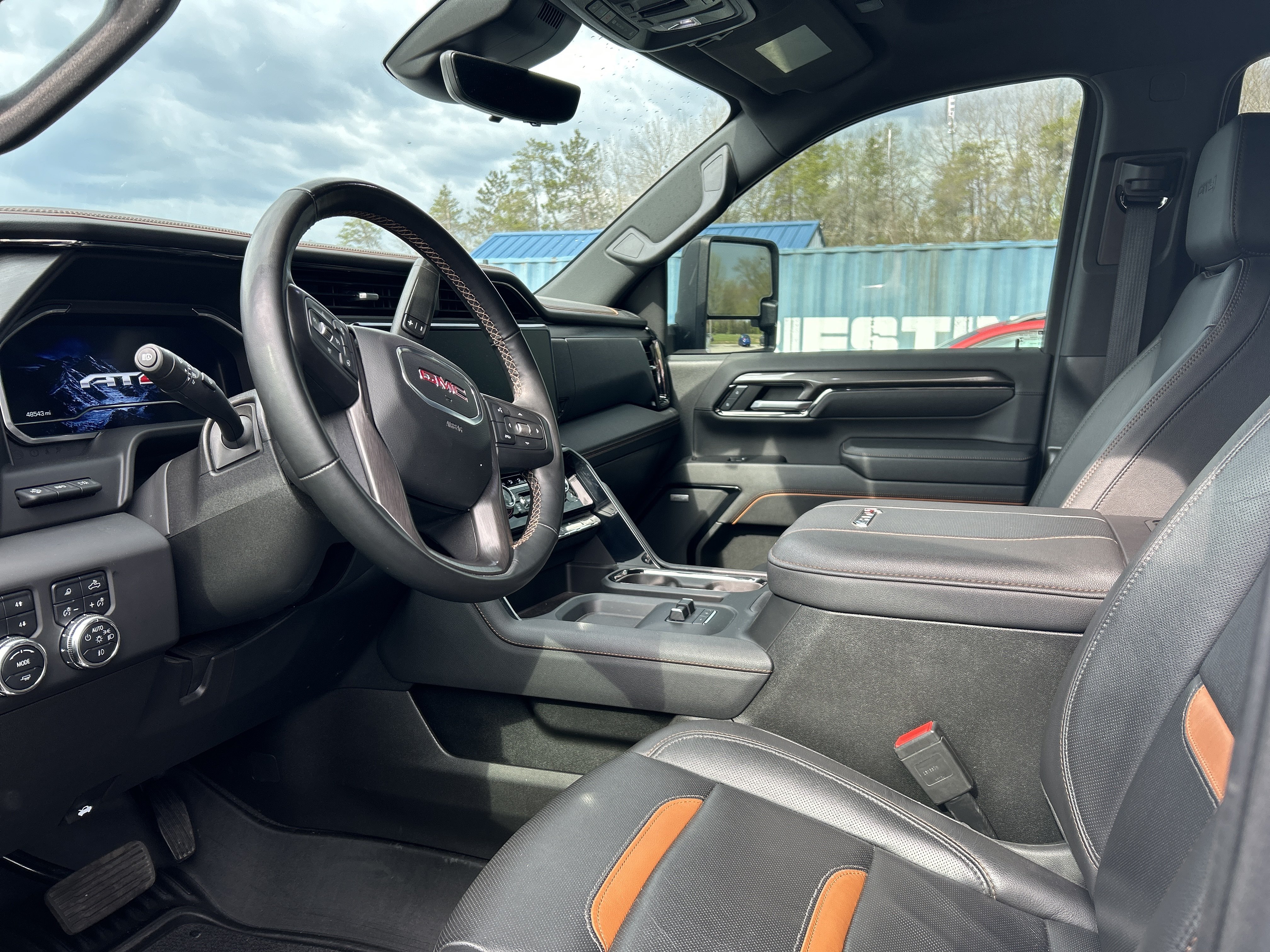 Used 2024 GMC Sierra 2500 AT4 w/ Technology Package AWD/4WD image 9