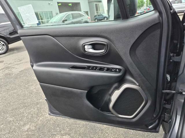 Used 2023 Jeep Renegade Latitude image 27