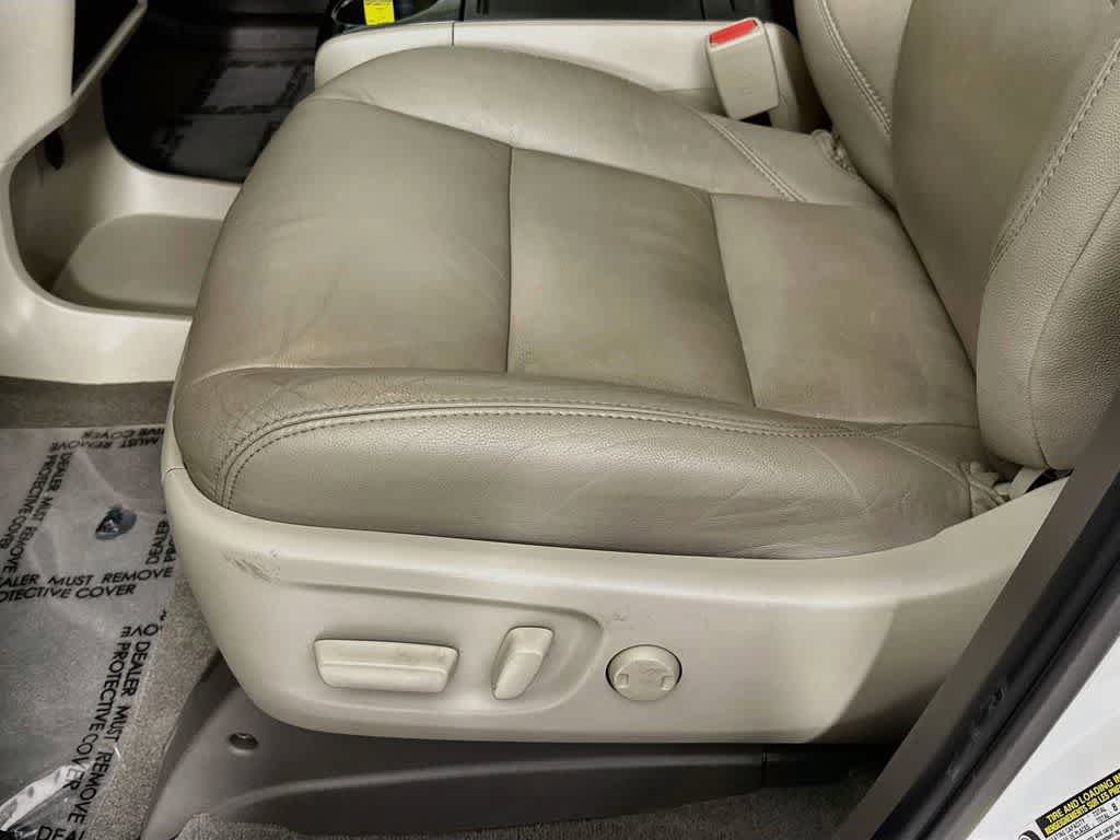 Used 2020 Toyota Sienna XLE w/ XLE Navigation Package FWD image 28