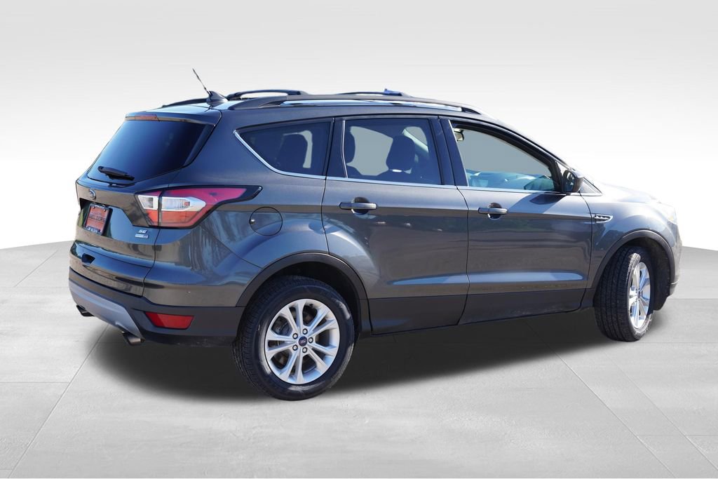 Certified 2018 Ford Escape SE w/ SE Sync 3 Package AWD/4WD image 4
