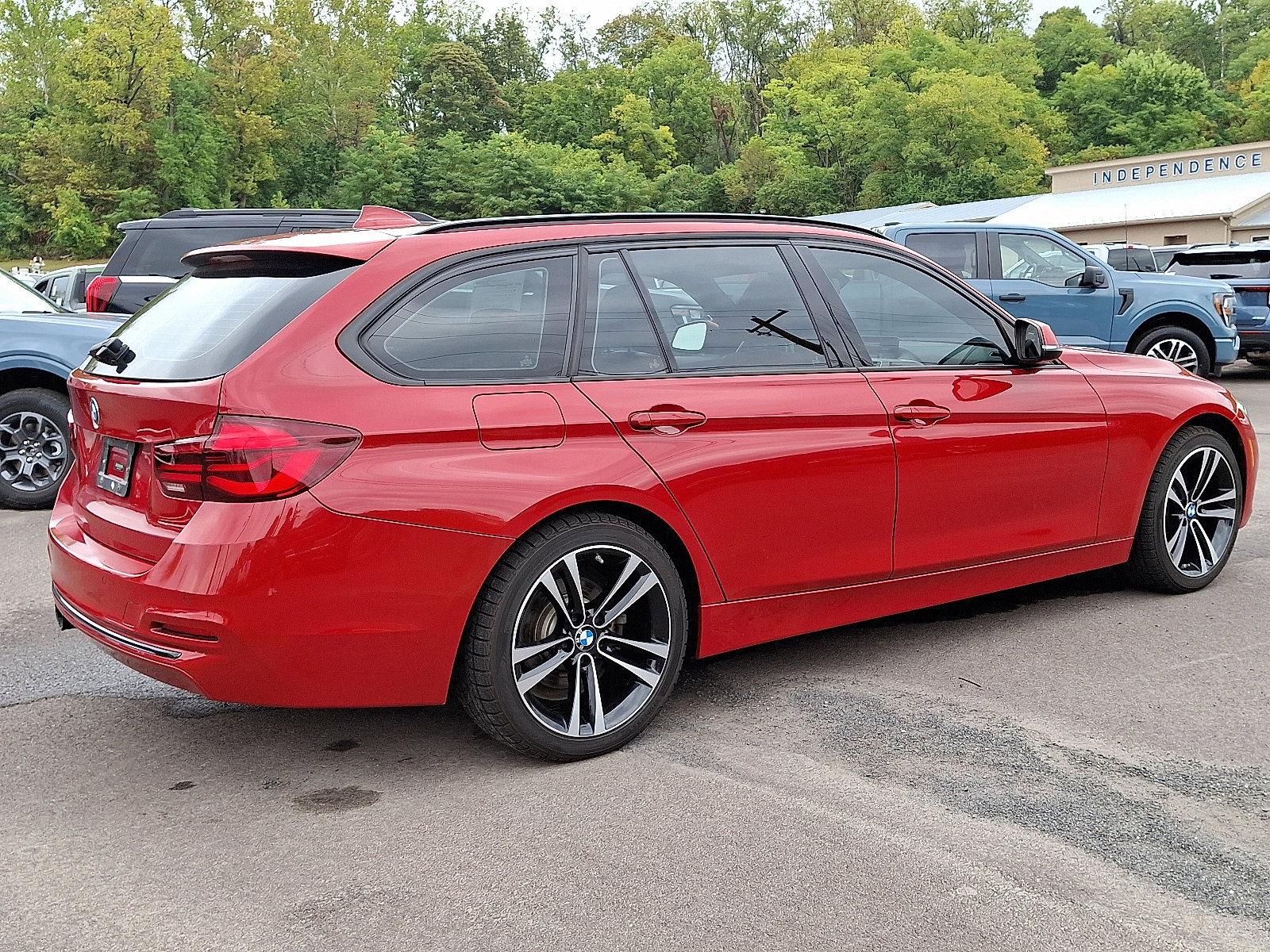 Used 2018 BMW 330i xDrive Wagon w/ Premium Package image 11