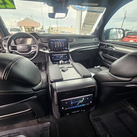 Used 2023 Jeep Grand Wagoneer 4WD w/ Flexible Seating Group image 14