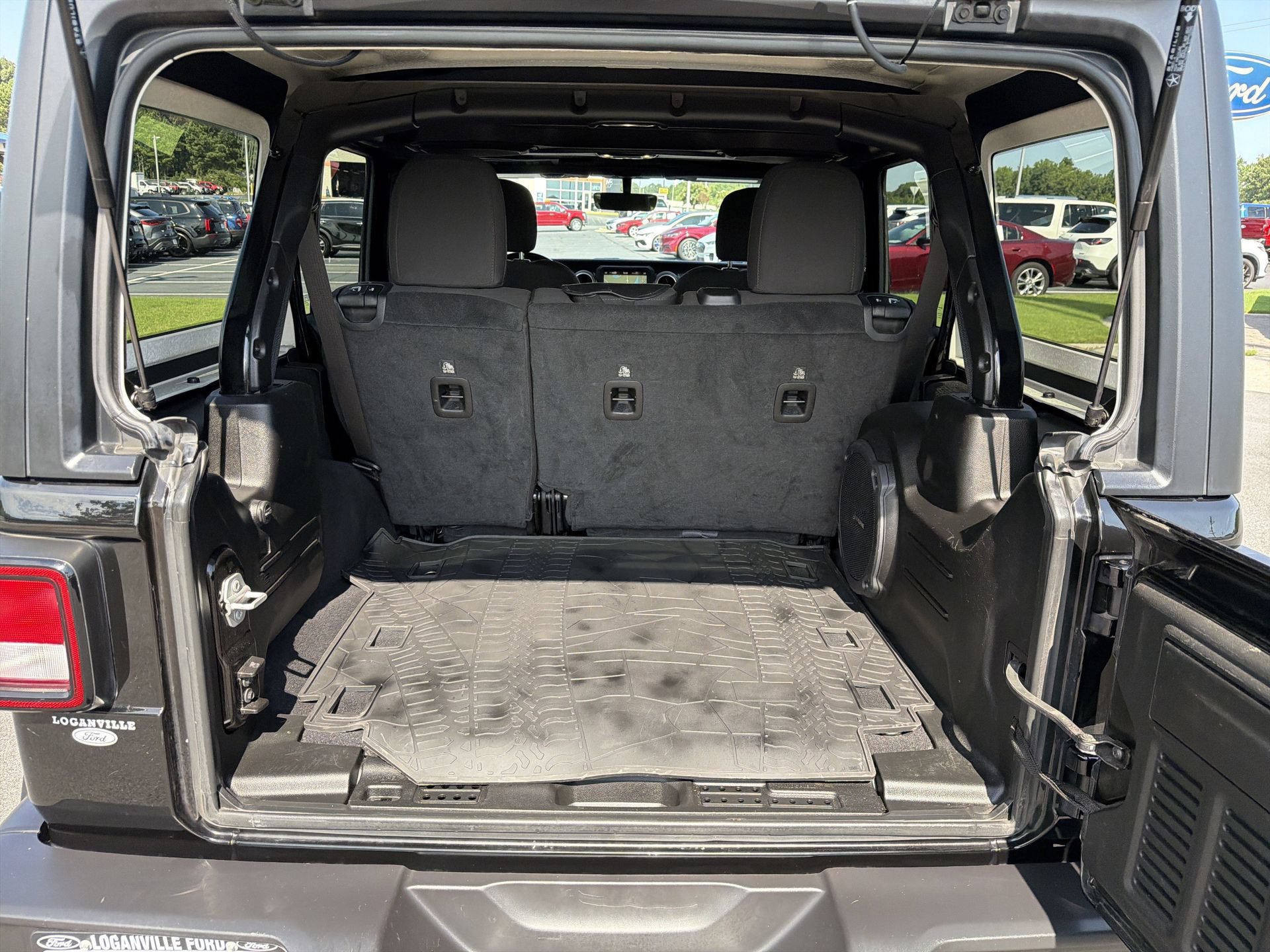 Used 2022 Jeep Wrangler Unlimited Sahara AWD/4WD image 24