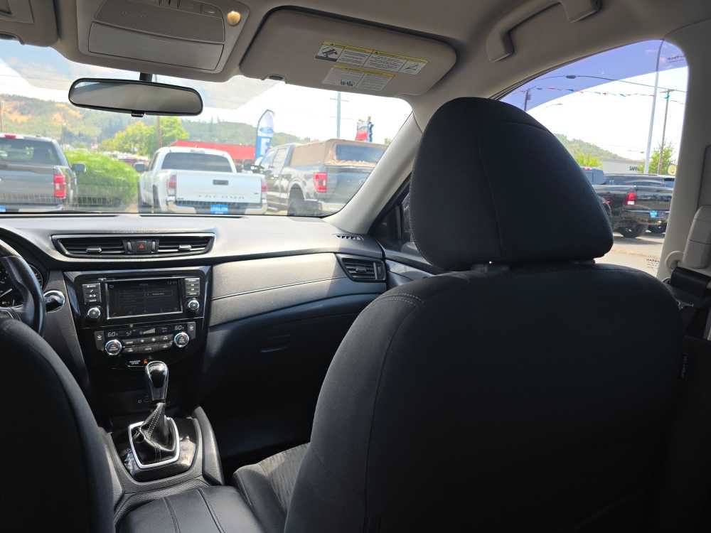 Used 2018 Nissan Rogue SV AWD/4WD image 14