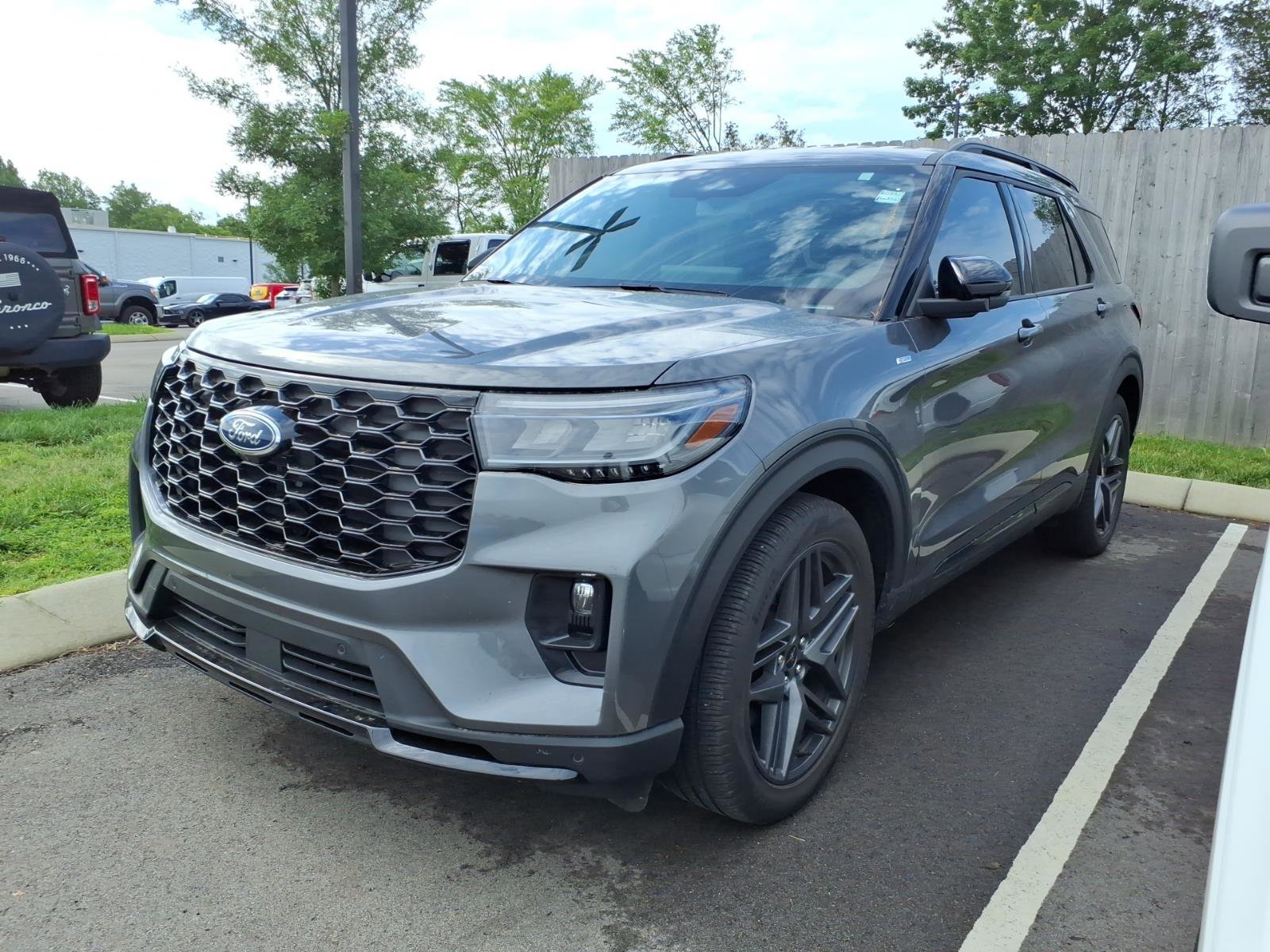 Certified 2025 Ford Explorer ST-Line w/ Premium Package RWD image 6