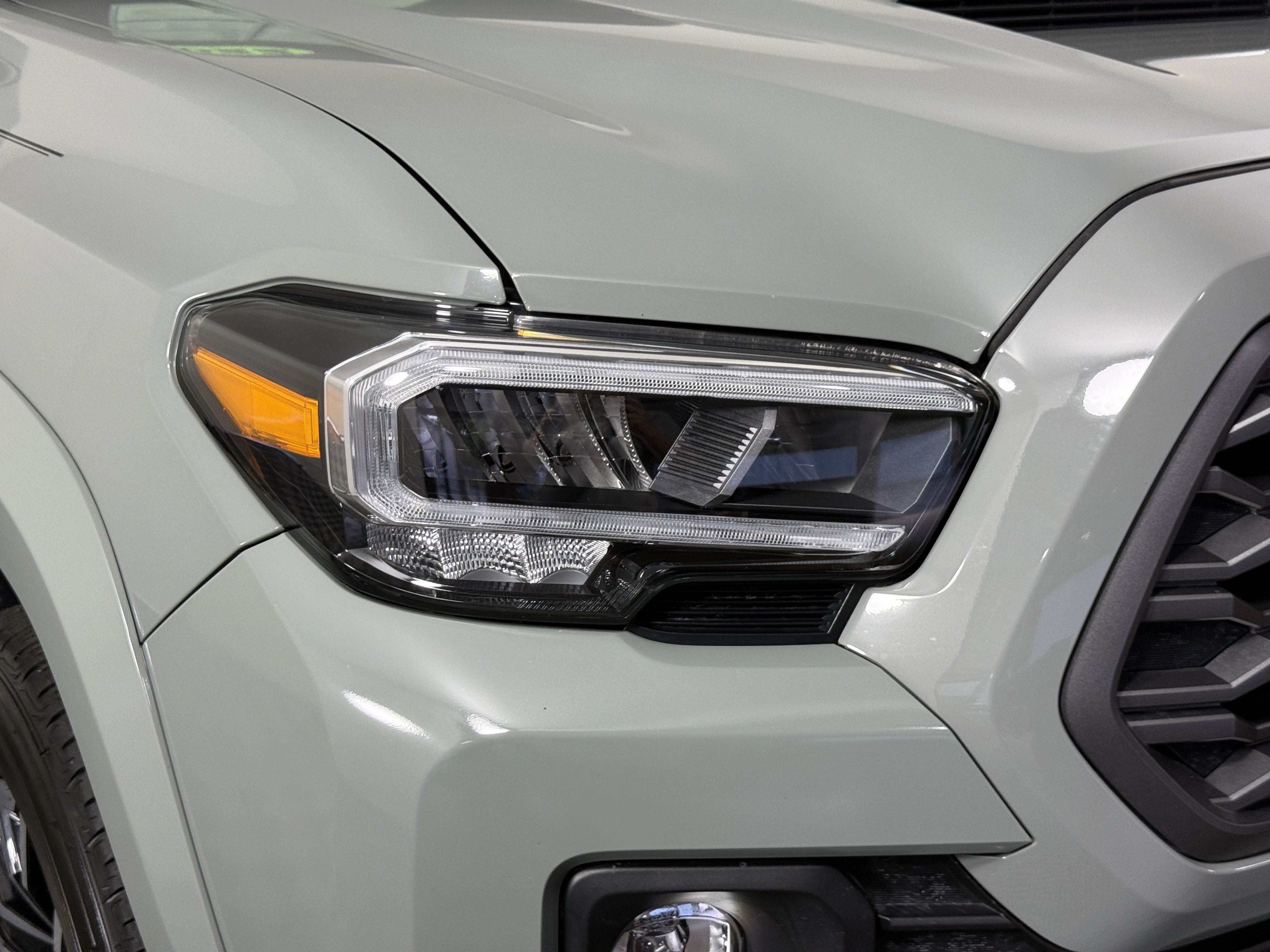Used 2022 Toyota Tacoma TRD Sport AWD/4WD image 6