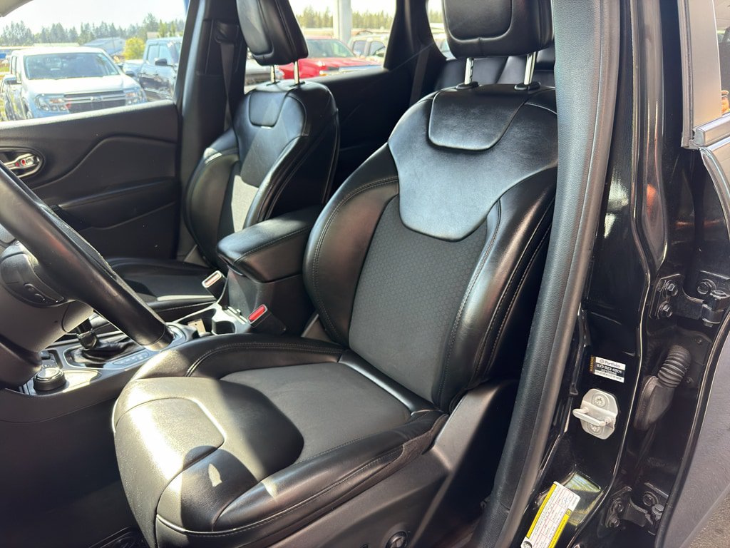 Used 2020 Jeep Cherokee Latitude Plus AWD/4WD image 16