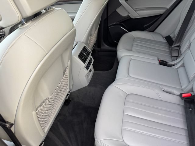 Used 2022 Audi Q5 2.0T Premium w/ Convenience Package AWD/4WD image 17
