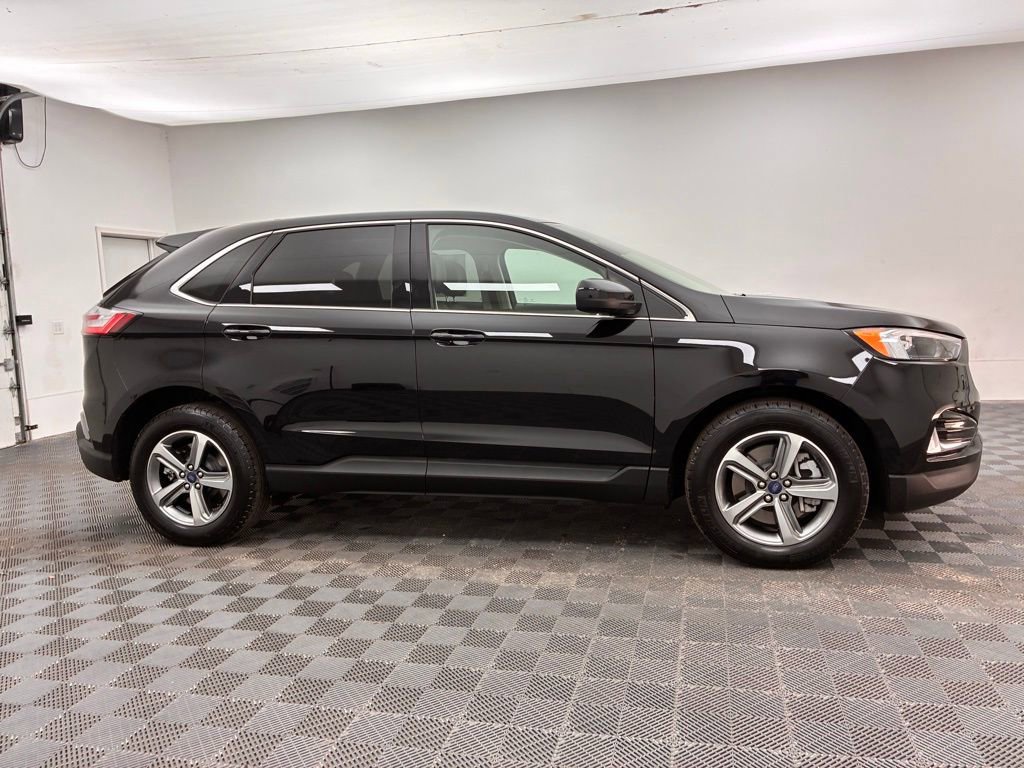 Certified 2022 Ford Edge SEL w/ Convenience Package image 2