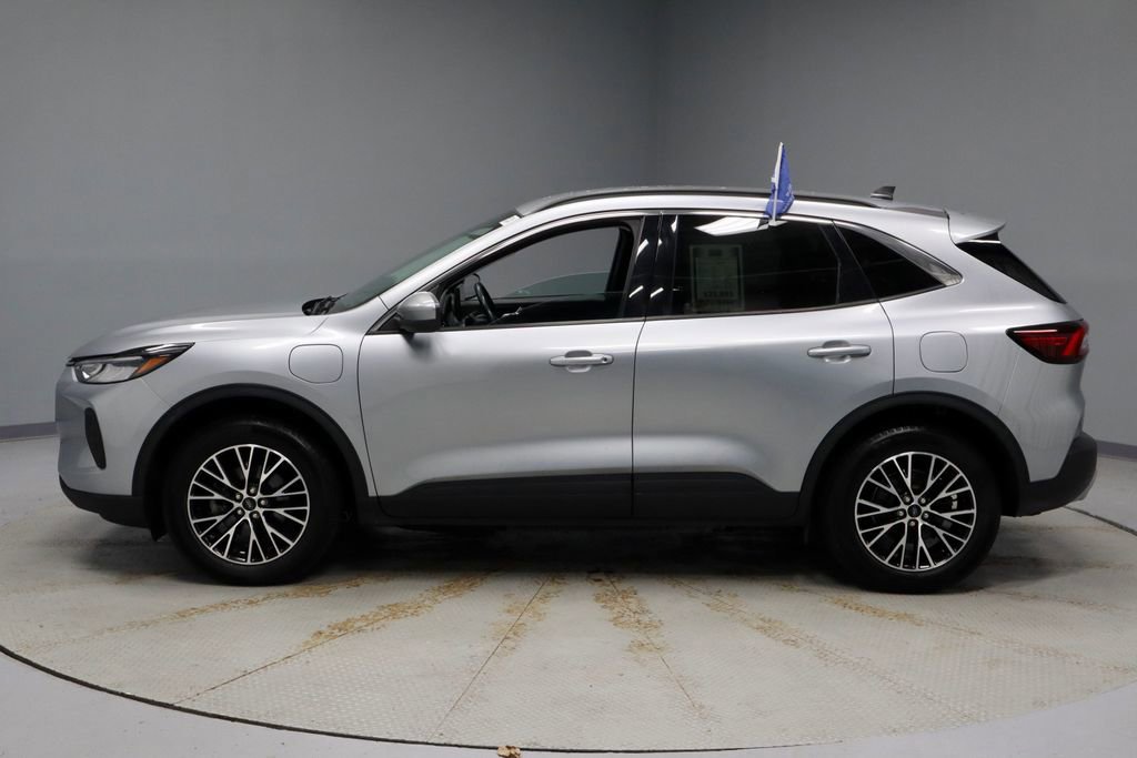 Certified 2023 Ford Escape SE w/ Class II Trailer Tow Package image 2