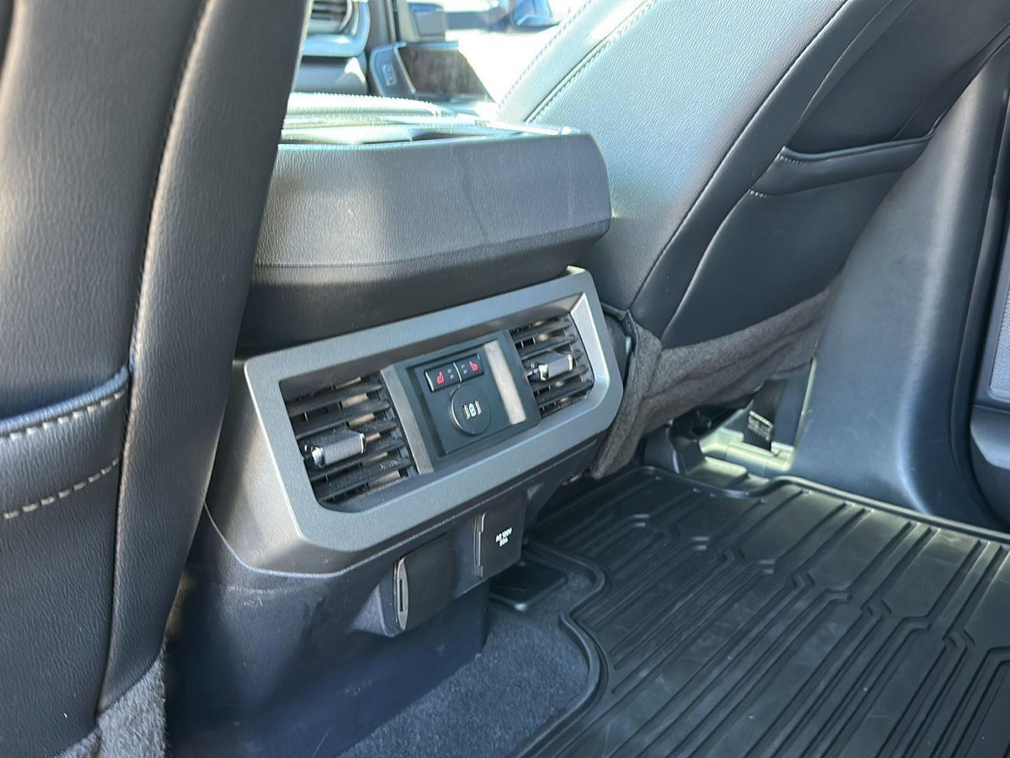 Certified 2023 Ford F450 Lariat w/ Lariat Ultimate Package image 23