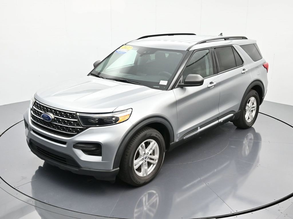 Certified 2022 Ford Explorer XLT image 2