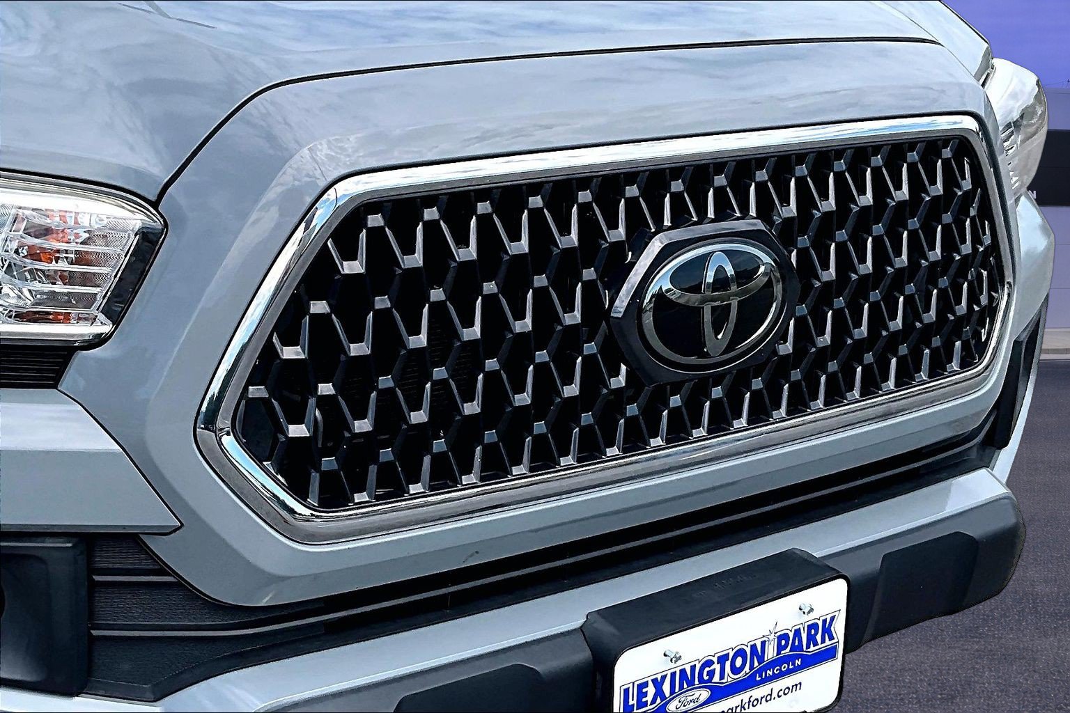 Used 2019 Toyota Tacoma TRD Off-Road AWD/4WD image 34