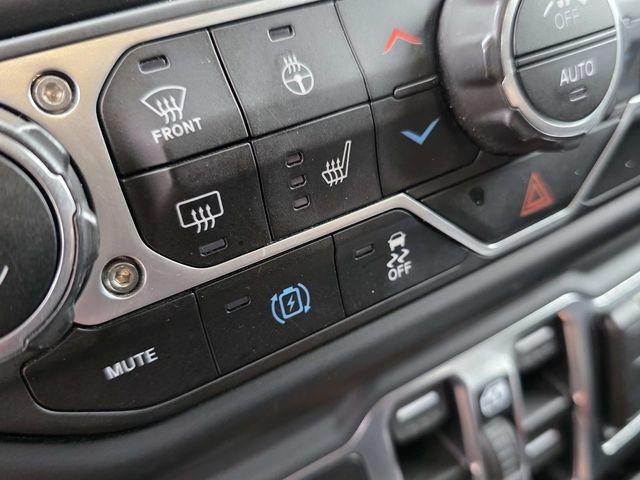 Used 2023 Jeep Wrangler Unlimited w/ Cold Weather Group AWD/4WD image 26