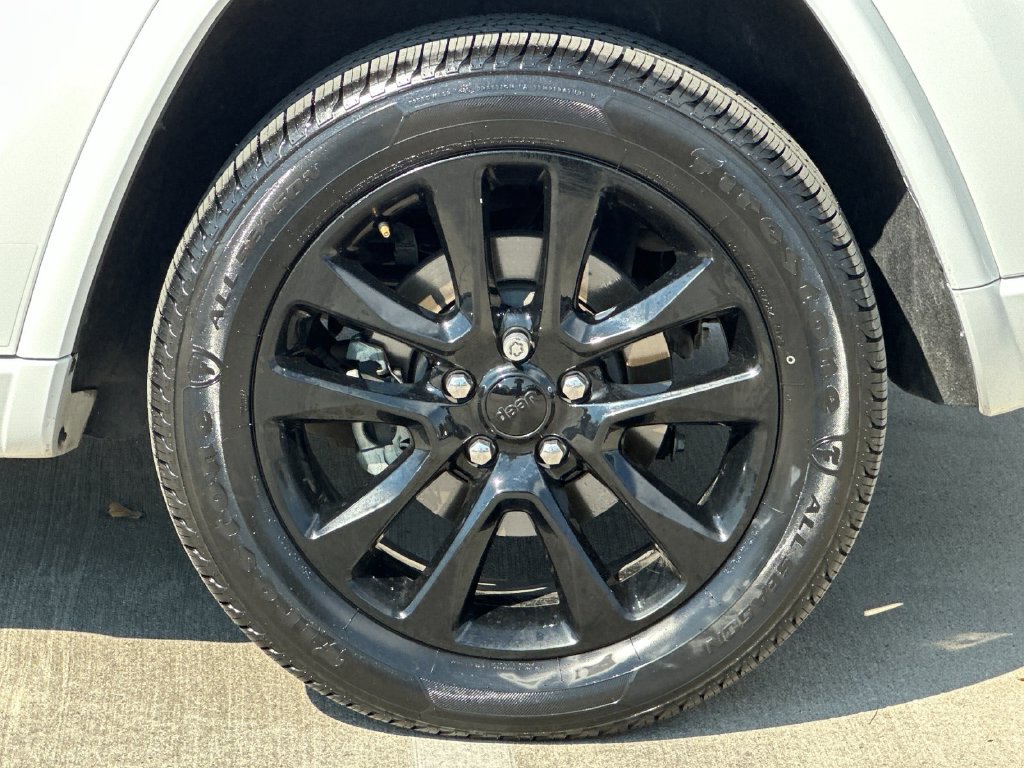 Used 2022 Jeep Grand Cherokee Laredo X RWD image 26
