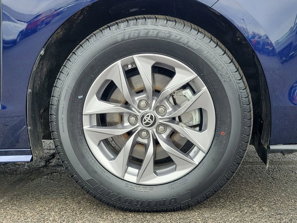 Used 2022 Toyota Sienna XLE image 9