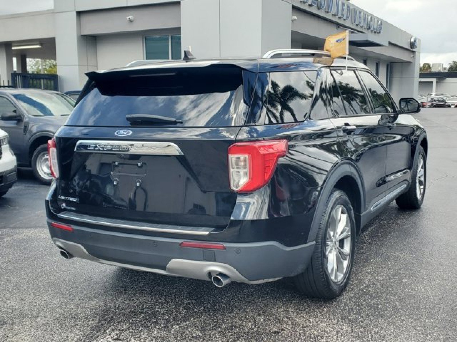 Certified 2023 Ford Explorer Limited w/ Limited Technology Package RWD image 7